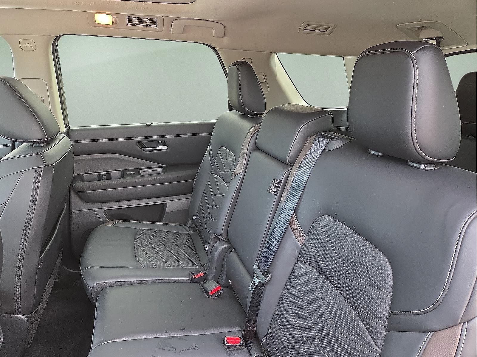2025 Nissan Pathfinder Platinum 4WD