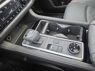 2025 Nissan Pathfinder Platinum 4WD