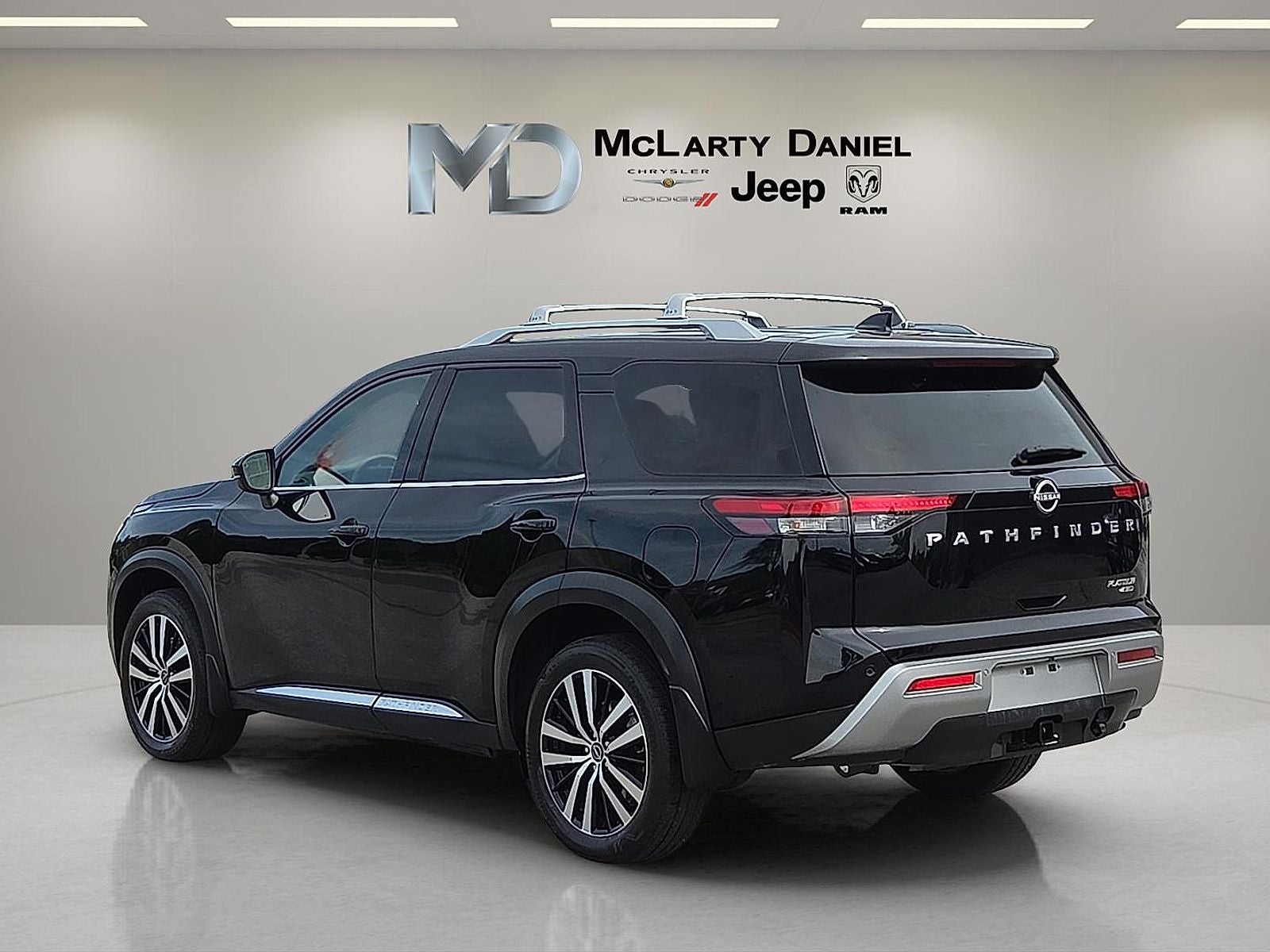 2025 Nissan Pathfinder Platinum 4WD