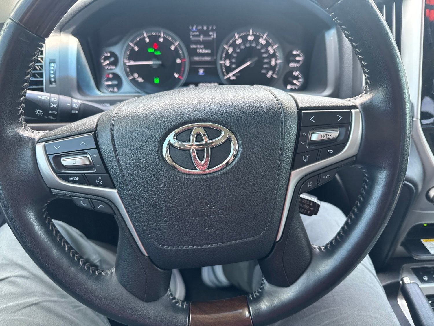 2017 Toyota Land Cruiser Base