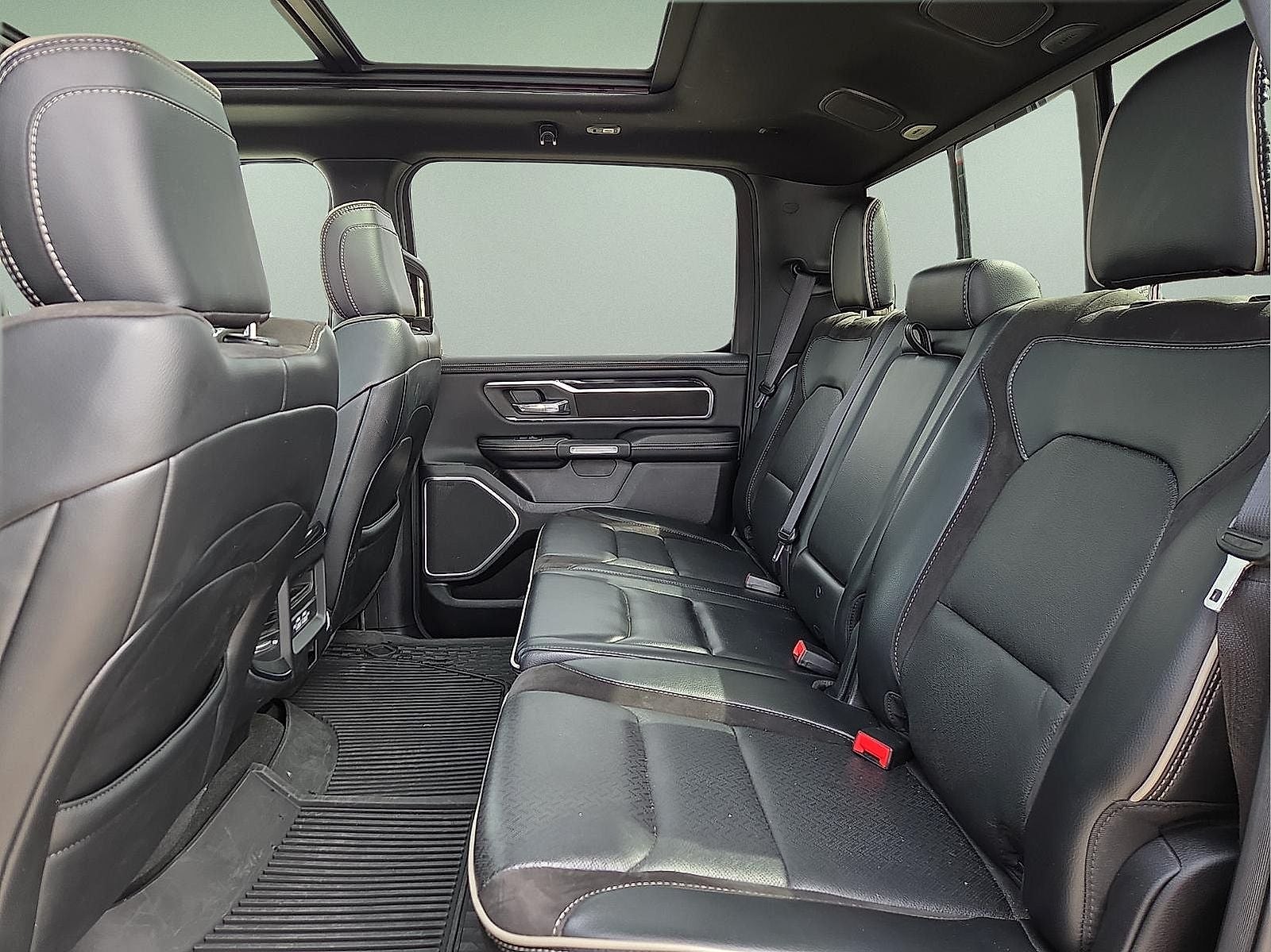 2022 RAM 1500 Laramie Crew Cab 4x4 5'7' Box