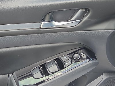2025 Nissan Altima SR FWD