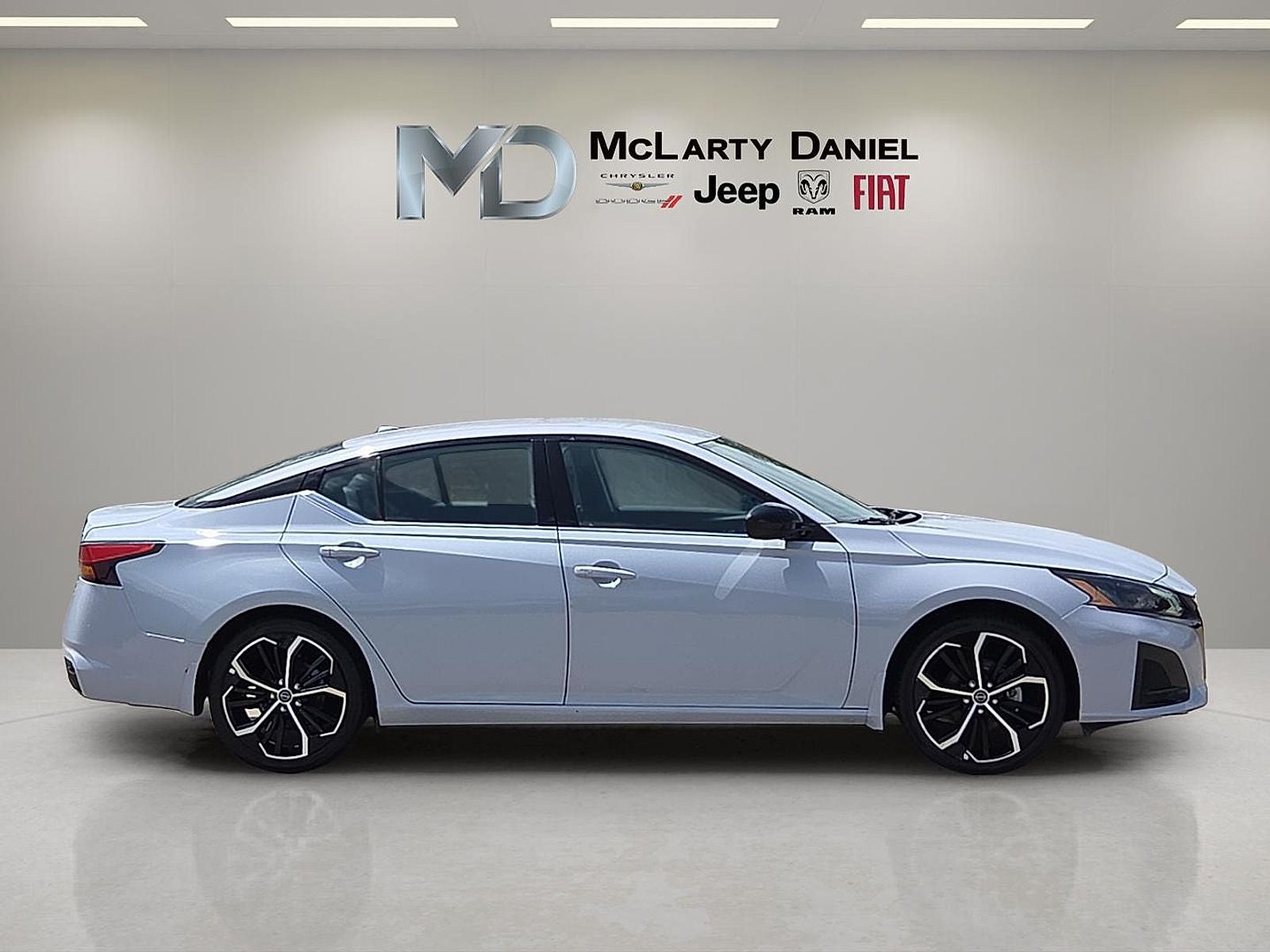 2025 Nissan Altima SR FWD