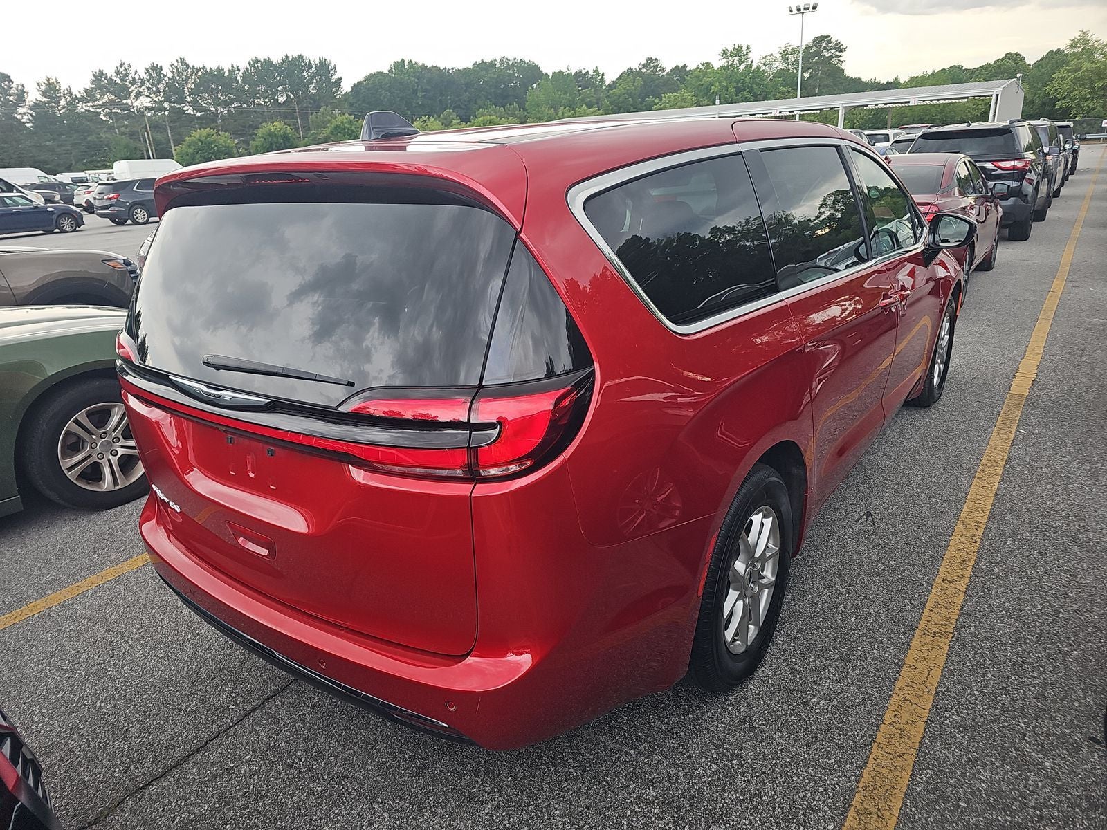 2025 Chrysler Pacifica Select