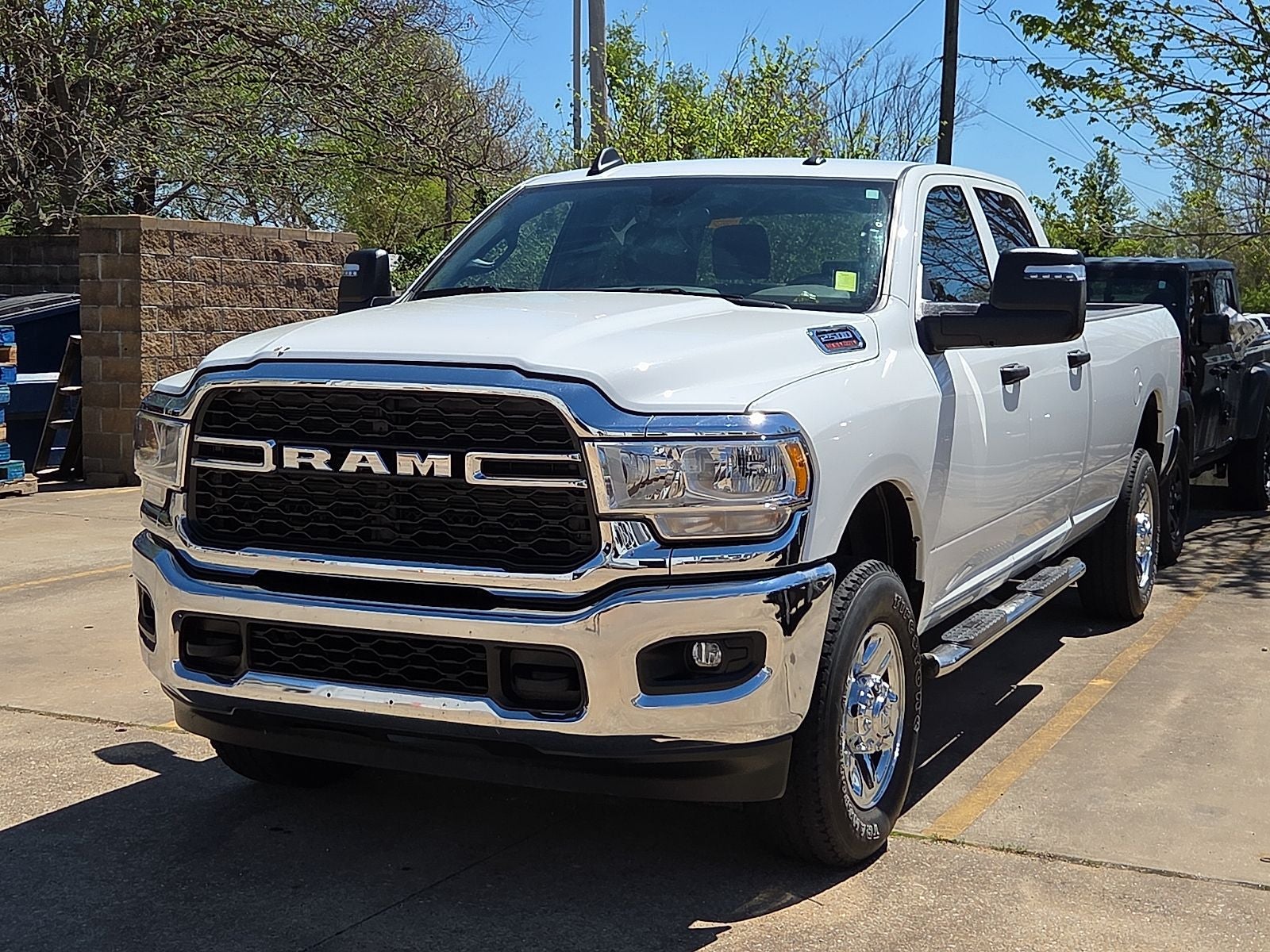 2023 RAM 2500 Tradesman Crew Cab 4x4 8' Box