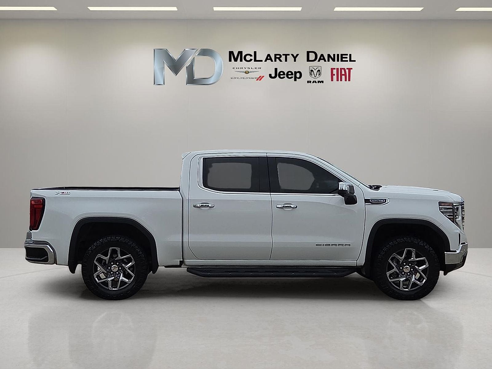 2024 GMC Sierra 1500 4WD Crew Cab Short Box SLT