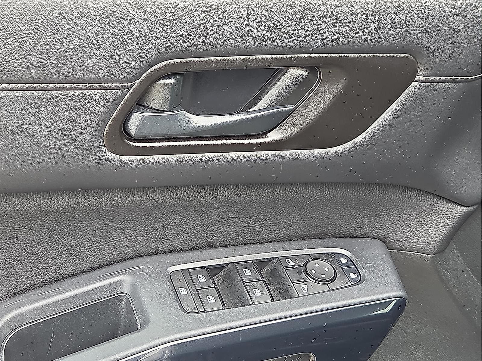 2025 Nissan Pathfinder SV FWD
