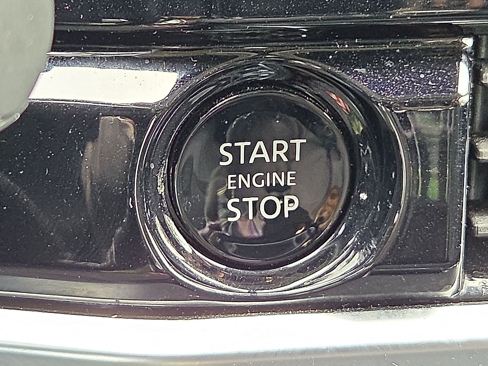 2025 Nissan Pathfinder SV FWD
