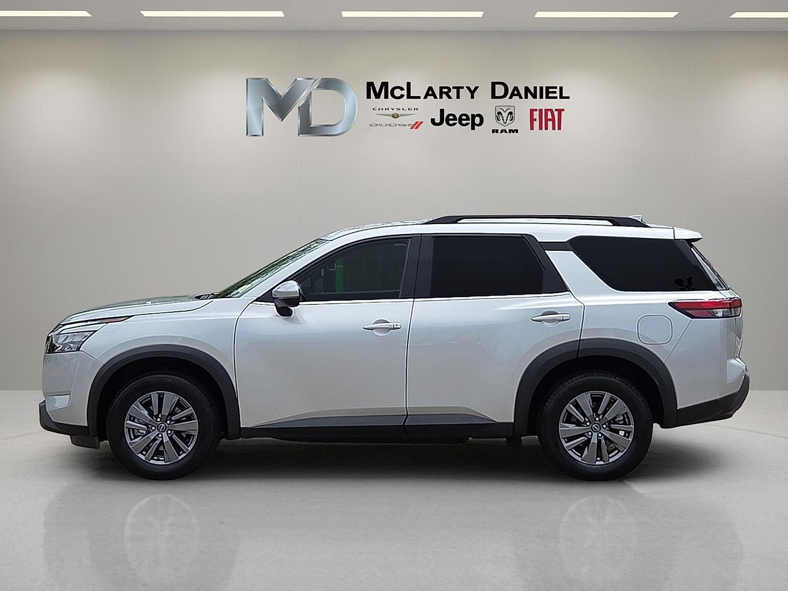 2025 Nissan Pathfinder SV FWD