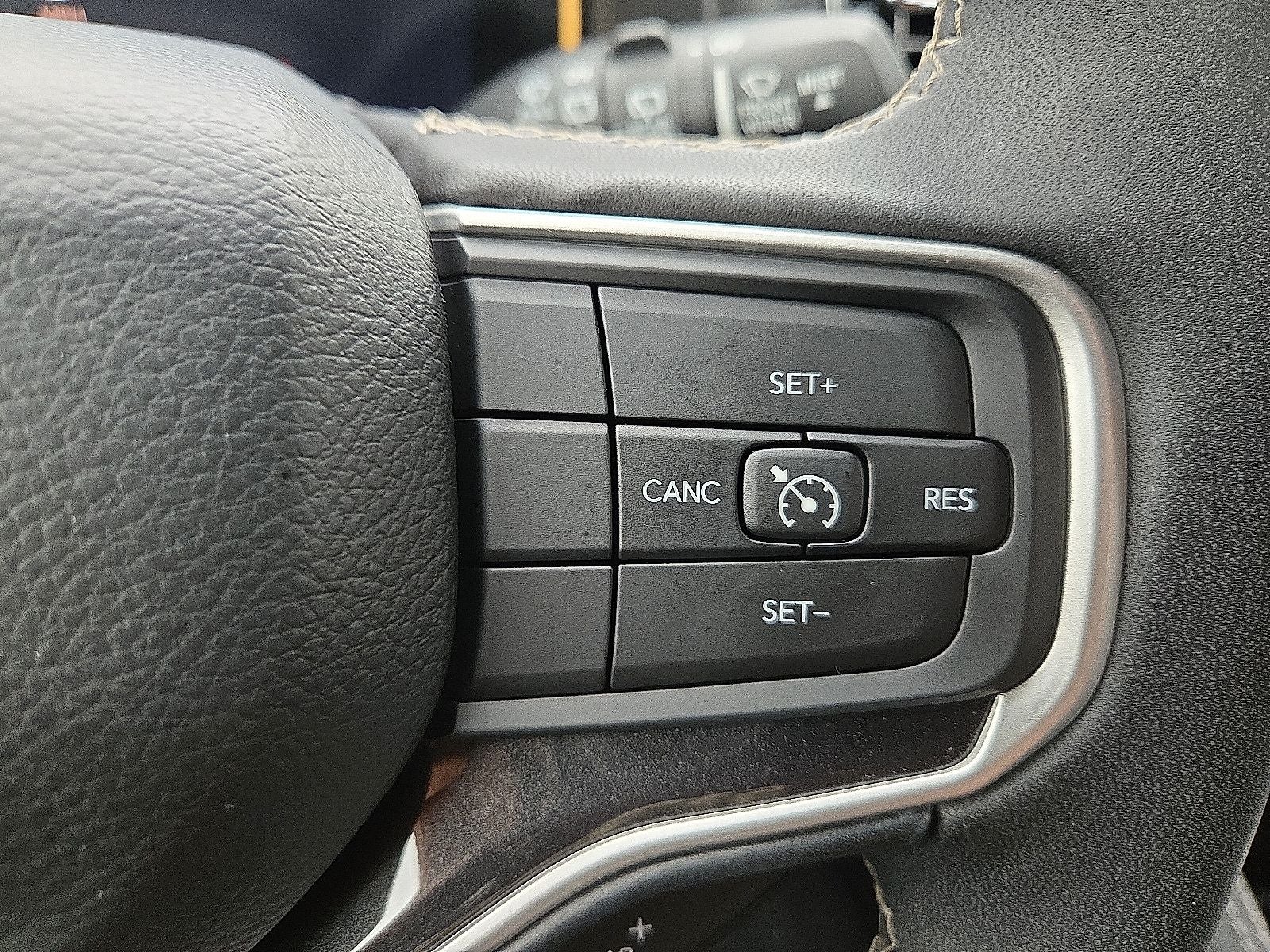 2023 Jeep Wagoneer Base
