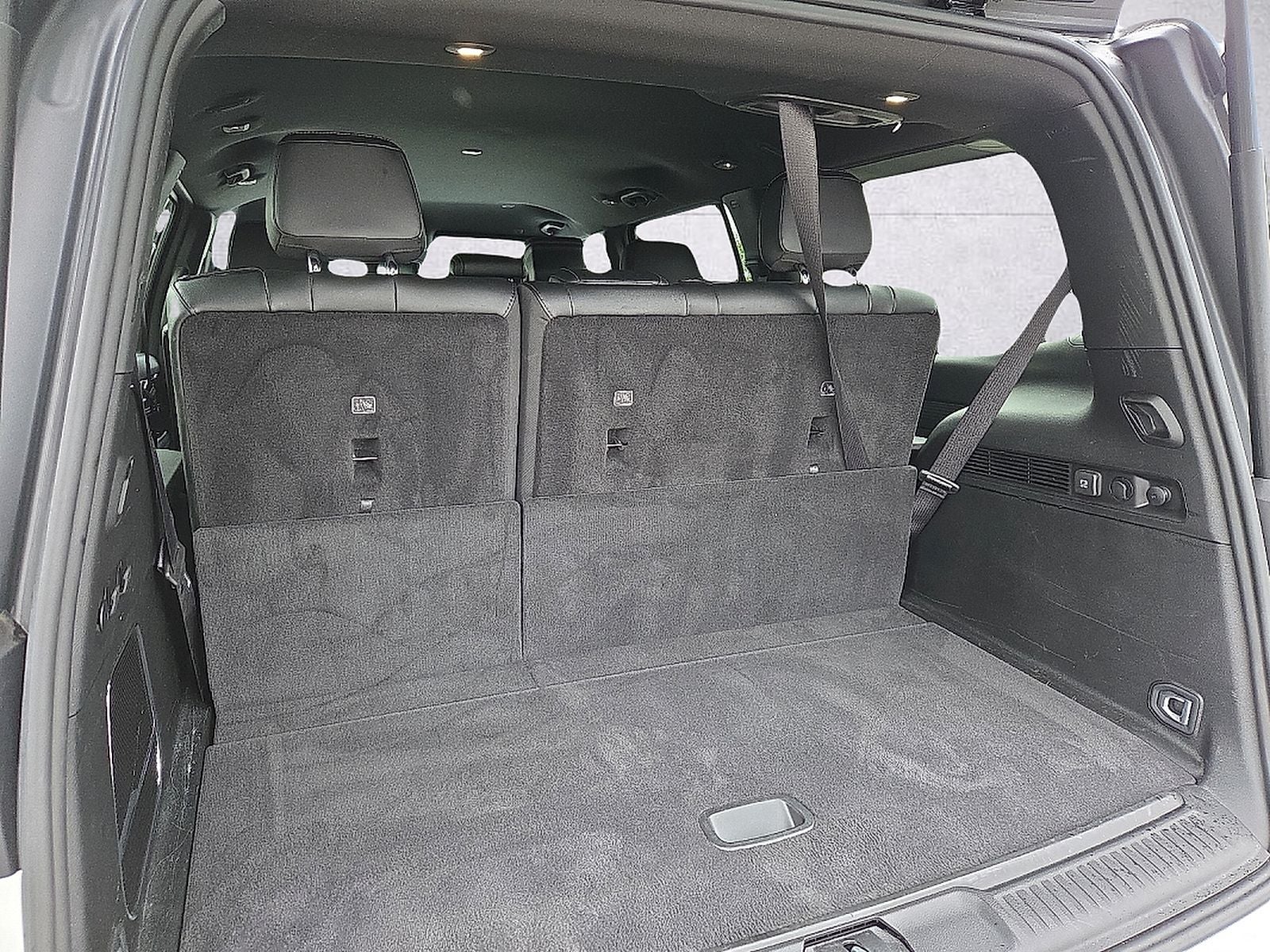 2023 Jeep Wagoneer Base