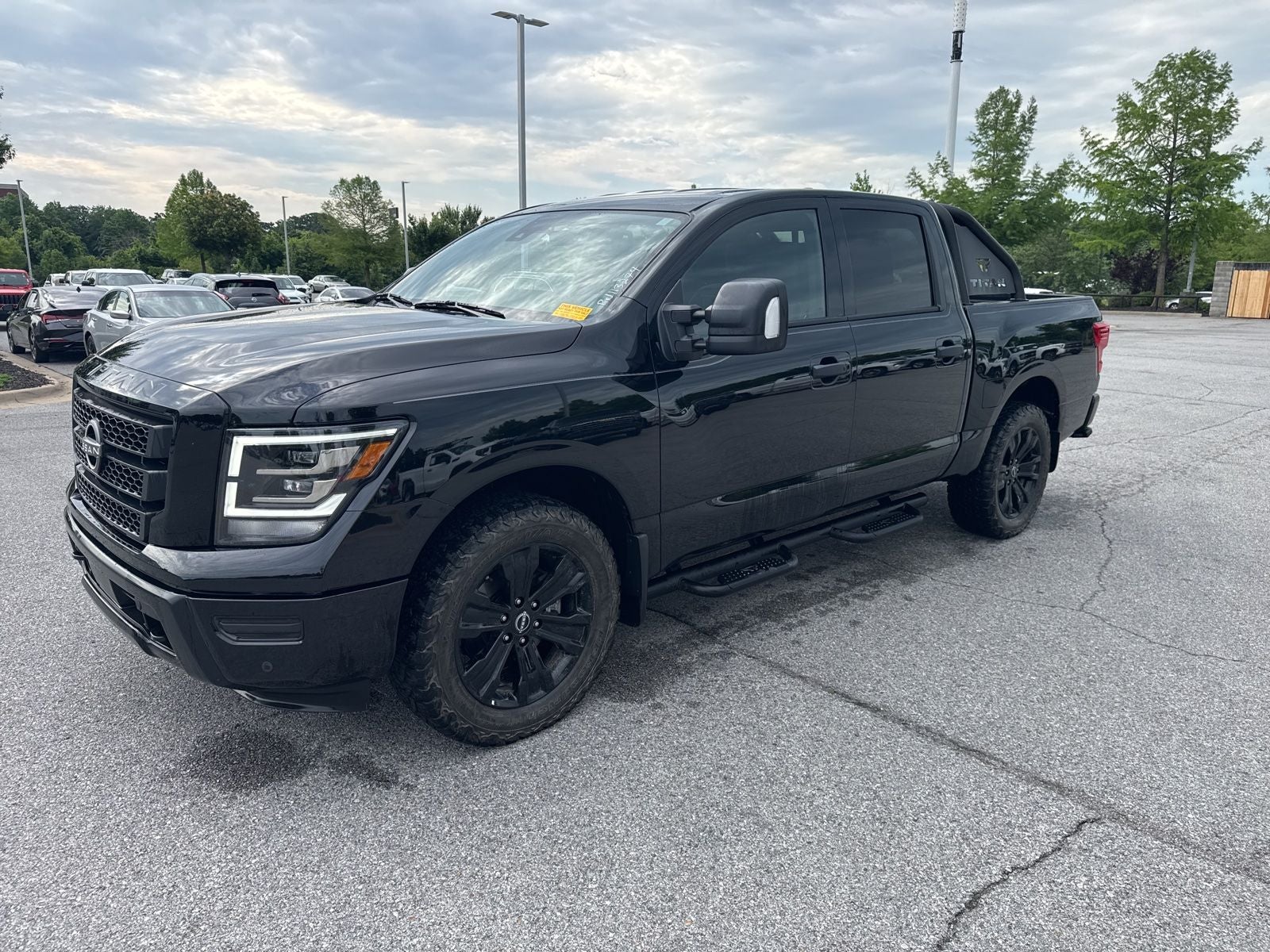 2023 Nissan Titan SV