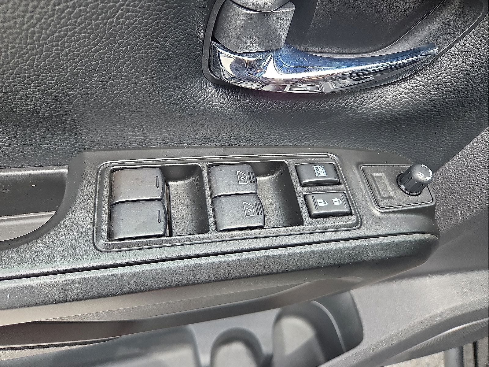 2023 Nissan Titan SV