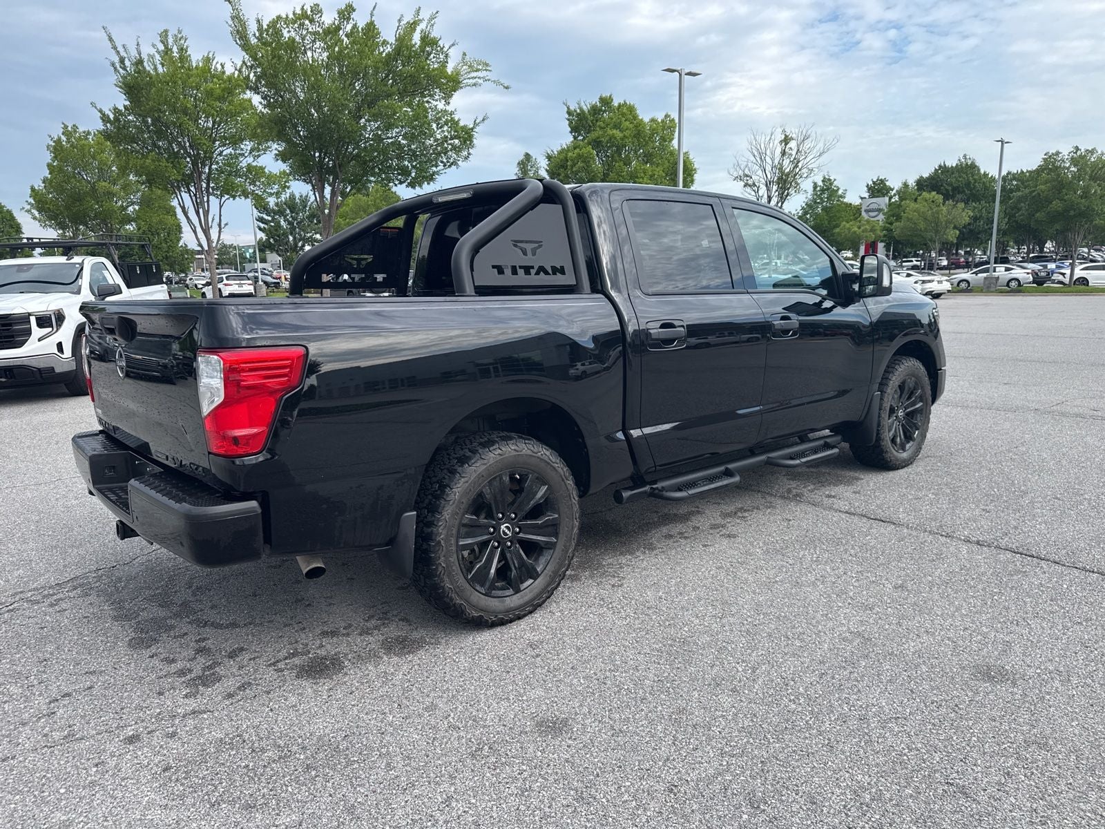 2023 Nissan Titan SV