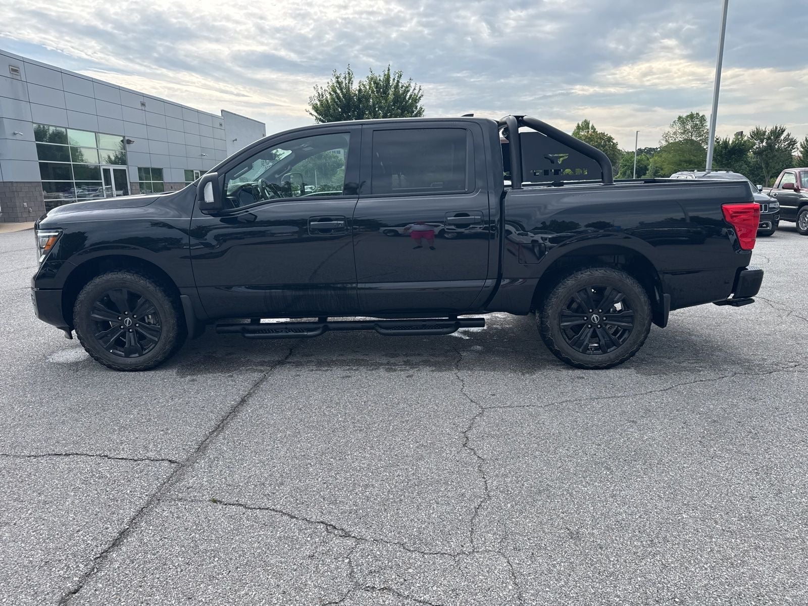 2023 Nissan Titan SV