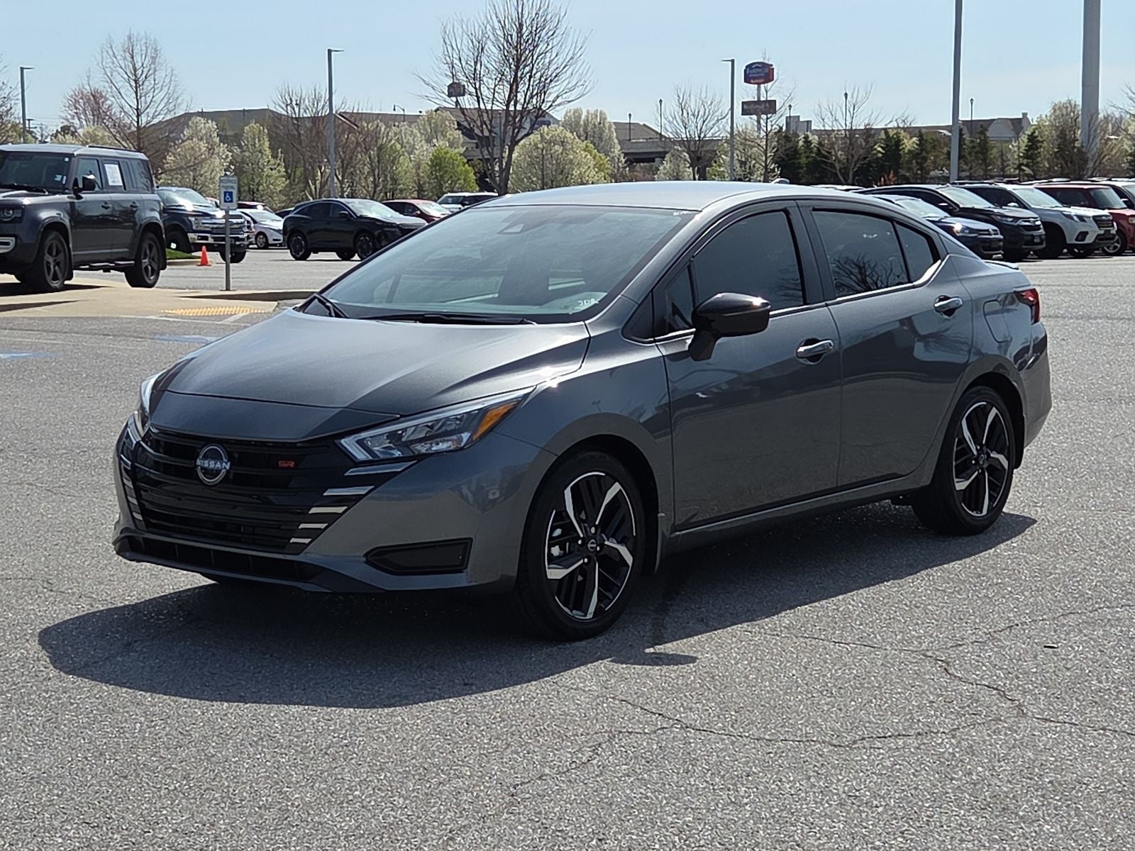2025 Nissan Versa 1.6 SR