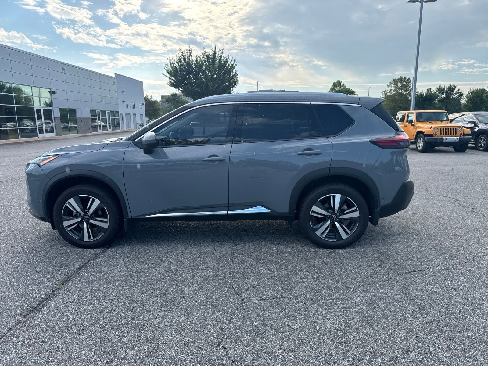2023 Nissan Rogue SL