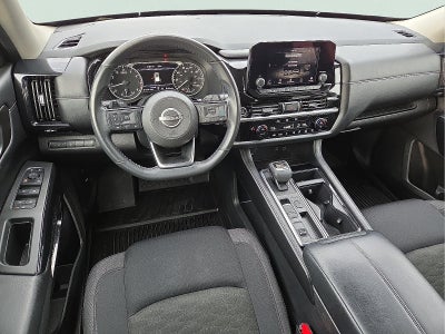 2023 Nissan Pathfinder SV