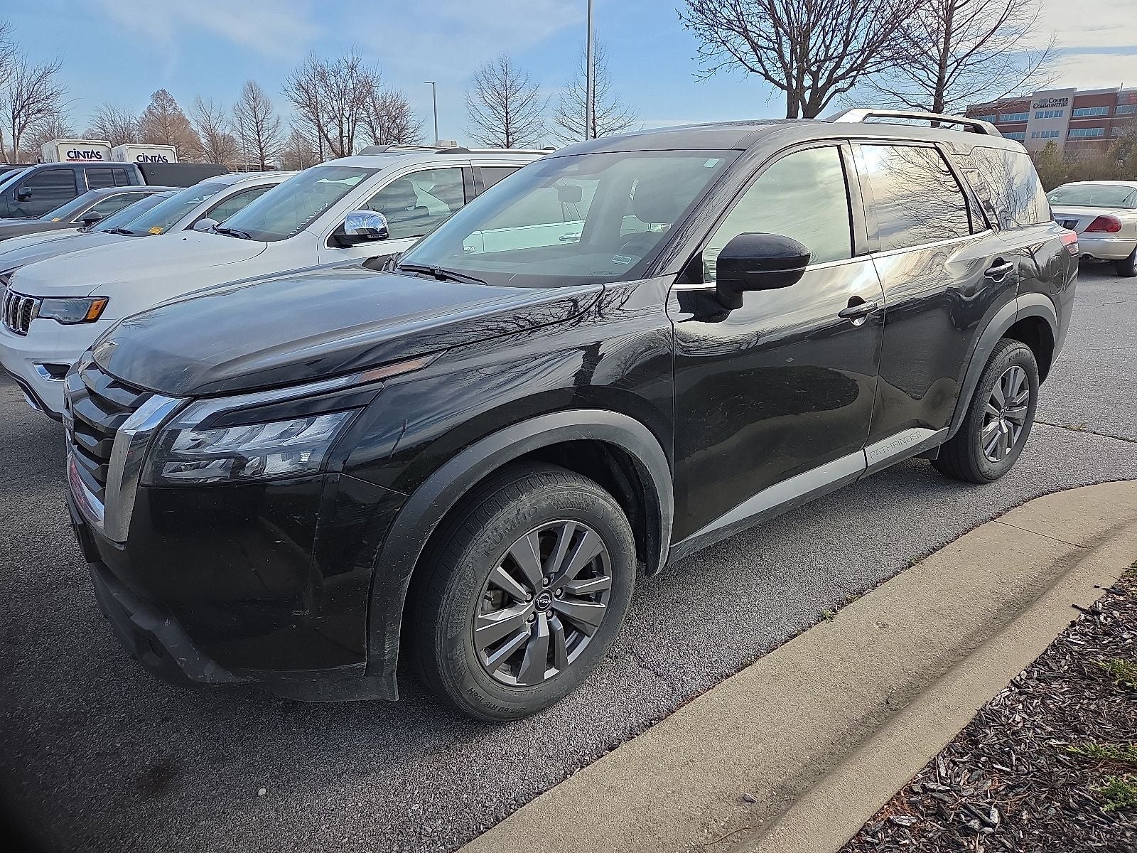 2025 Nissan Pathfinder SV