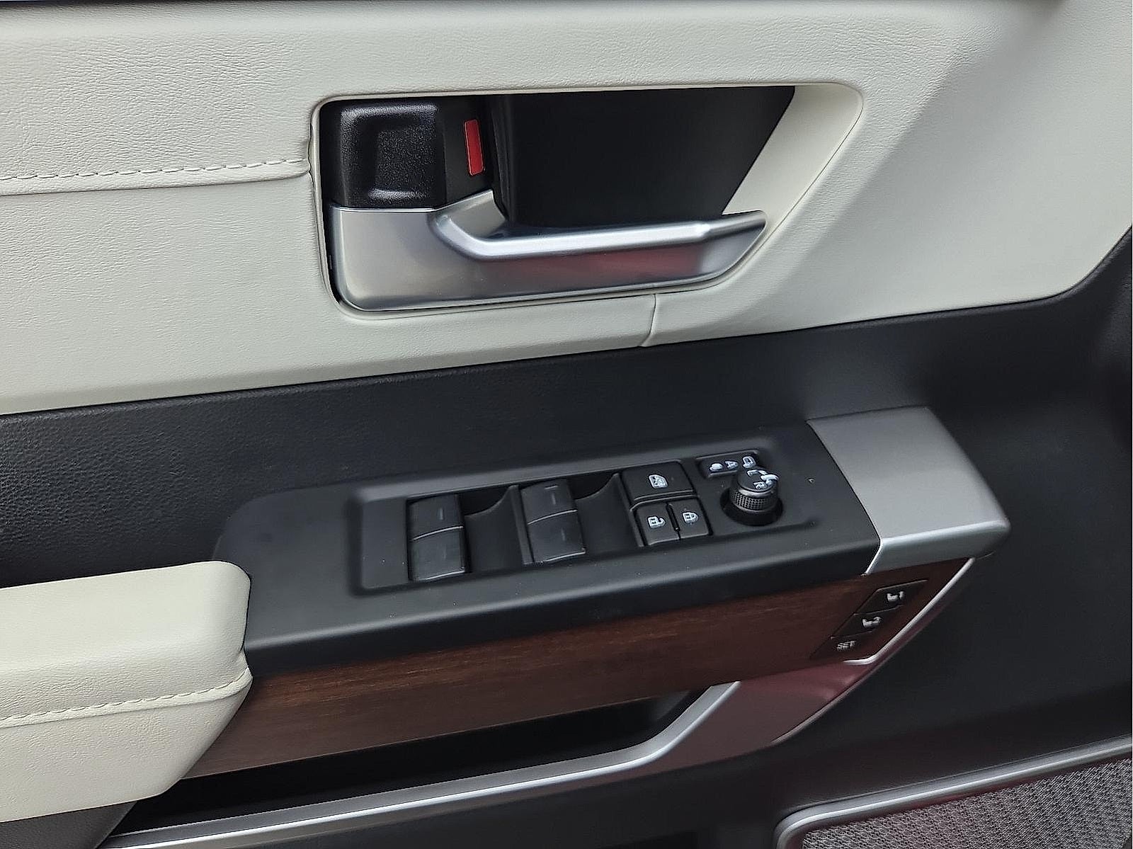 2024 Toyota Tundra Hybrid Capstone