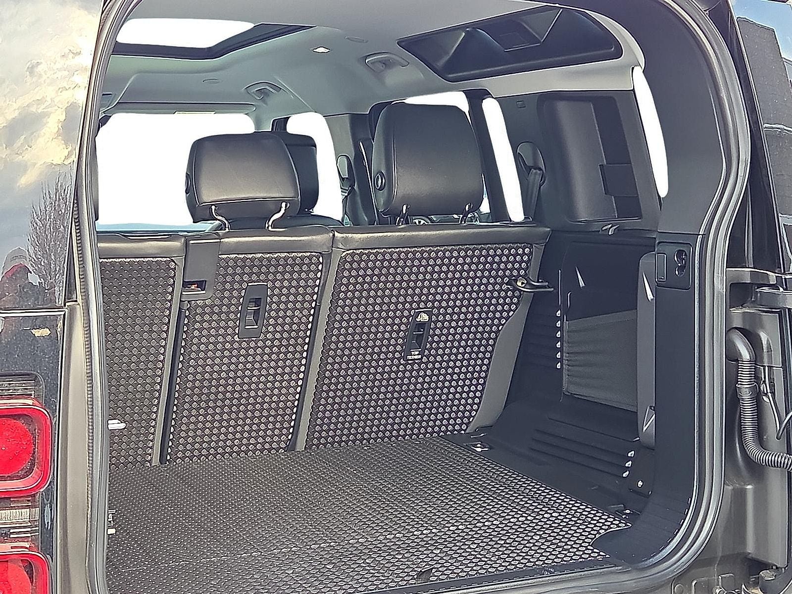 2025 Land Rover Defender 110 S